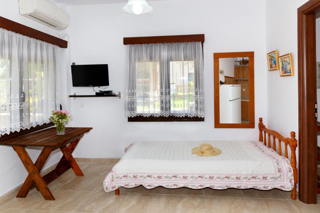 Aparthotel Emi House à Vourvourou Extérieur photo